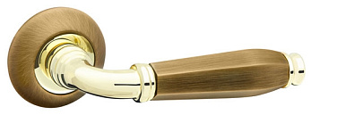 Дверные ручки могут используются для установки в металлические и межкомнатные двери. Фурнитура для межкомнатных дверей весьма разнообразна, включает в себя: ручки, защелки, фиксаторы, шпингалеты, упоры и петли. Дверные ручки могут быть на раздельной розетке и ручки на планке. Ручки на планке в современных интерьерах встречаются реже, чем ручки для межкомнатных дверей на раздельной розетке. Большое разнообразие дверных ручек на раздельном основании представлено у следующих производителей: Arni, Senat, Punto, Fuaro, Morelli, Armadillo, System, Linea Calli, Colombo,Tupai. Каждый из перечисленных производителей дверной фурнитуры изготавливает ручки на круглой или квадратной розетке. В разных сериях и коллекциях ручек  для межкомнатных дверей используют разные составы металла, начиная от алюминивой основы  и заканчивая латунью. Важно выбрать надежную ручку для врезки в межкомнатную дверь. Если дверная ручка состоит из алюминия, у нее очень слабая борозда крепления. За 50-100 нажатий крепление срезает резьбу и ручка выходить из строя. В будущем если покупатель захочет купить более качественную дверную ручку, он столкнется с проблемой ее крепления к двери. У дверных ручек на основе Zamak (цинк+алюминий+медь) точка крепления смещена на 2,5мм относительно алюминевых ручек, и стабильно работать они после установленных алюминевых ручек не могут.