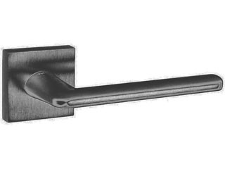 Дверные ручки Armadillo – это отличный вариант недорогой фурнитуры, которая послужит отличным дополнением Вашим дверям. В них, в отличие от других бюджетных ручек, исключены разбалтывания и так называемое «провисание», когда ручки через достаточно короткий срок эксплуатации перестают держать параллель полу. Запатентованная технология покрытия TITANIUM® обеспечивает дверным ручкам высокую устойчивость к агрессивной среде. Особенность этой технологии заключается в шестислойном последовательном защитном покрытии:  Литье.Ручки Armadillo изготавливаются из современного материала ZAMAK – сплава цинка, алюминия, магния и меди.  Галтовка.В процессе галтовки ручка шлифуется и очищается от пыли и шероховатостей. Полировка.Полировка до зеркального блеска делает ручки Armadillo необычайно гладкими. Нанесение слоя меди.Данный этап обеспечивает прочность дальнейшего покрытия. Колеровка и сатинирование. Колеровочный слой придает ручкам Armadillo оригинальный цвет. А сатинированием достигается нужная фактурность ручек. Лакировка.Двойной слой лака надежно защищает ручку от воздействий окружающей среды. Гравировка лазером.Логотипом Armadillo подтверждается качество и оригинальность изготовления.